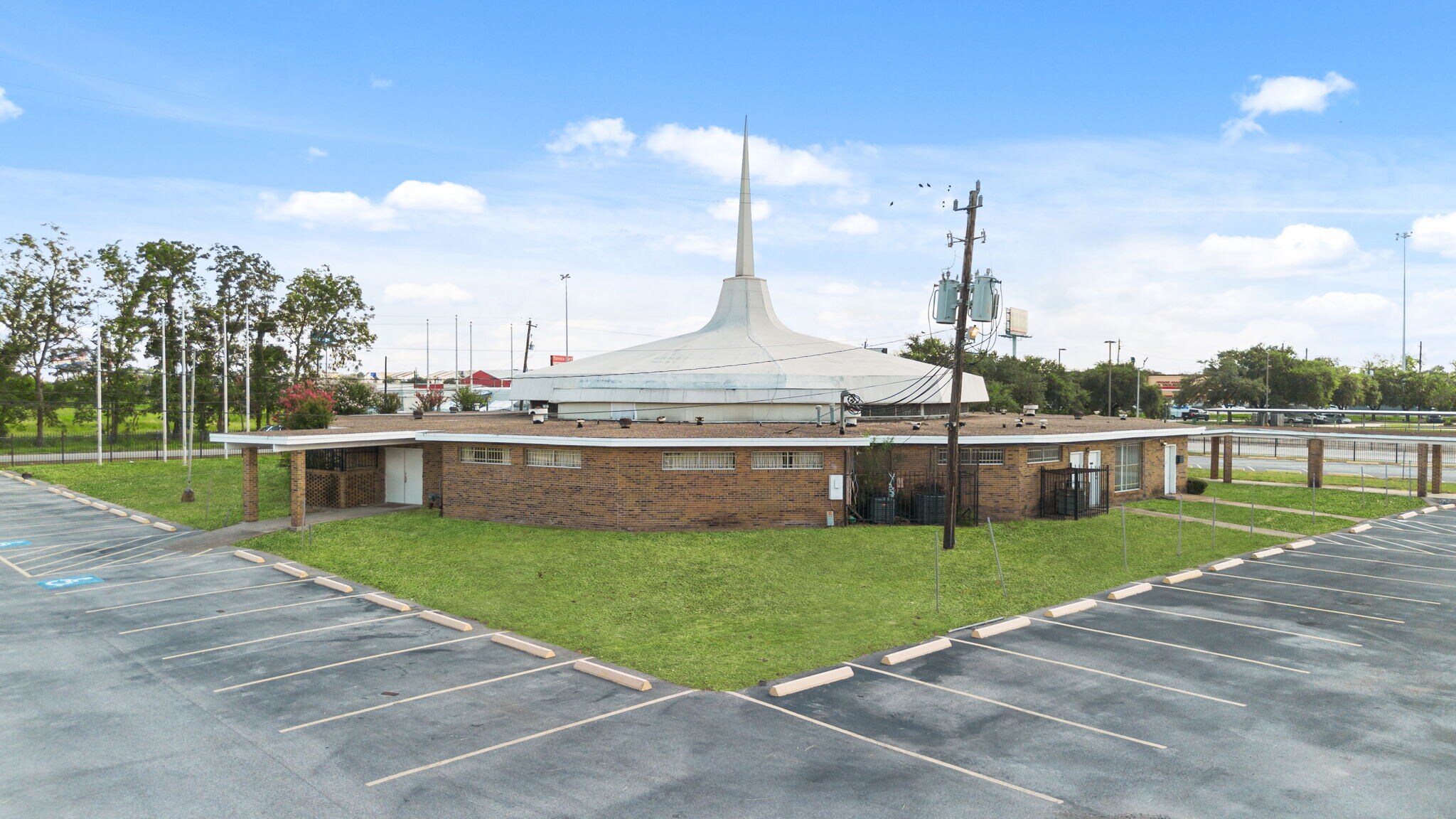 513 W Rittenhouse Rd, Houston, TX for lease Primary Photo- Image 1 of 32