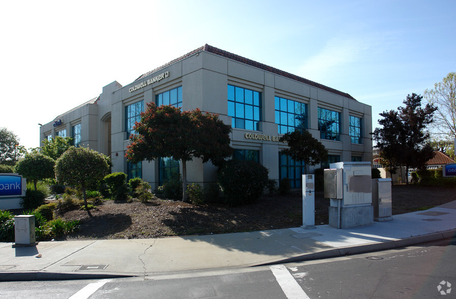 1096 Blossom Hill Rd, San Jose, CA for lease - Building Photo - Image 3 of 10