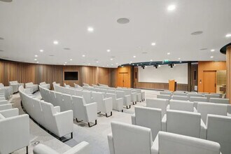 16-18 Rue Du Quatre Septembre, Paris for lease Building Photo- Image 2 of 7