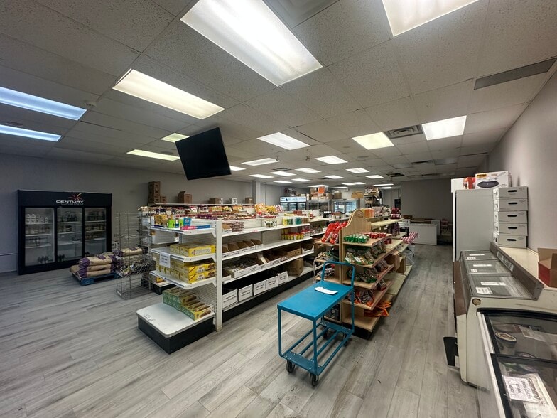 3303 118 Ave Nw, Edmonton, AB for lease - Building Photo - Image 3 of 8