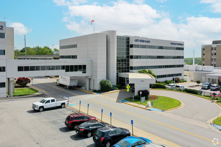 400 First Capitol Dr, Saint Charles, MO for lease - Primary Photo - Image 3 of 6