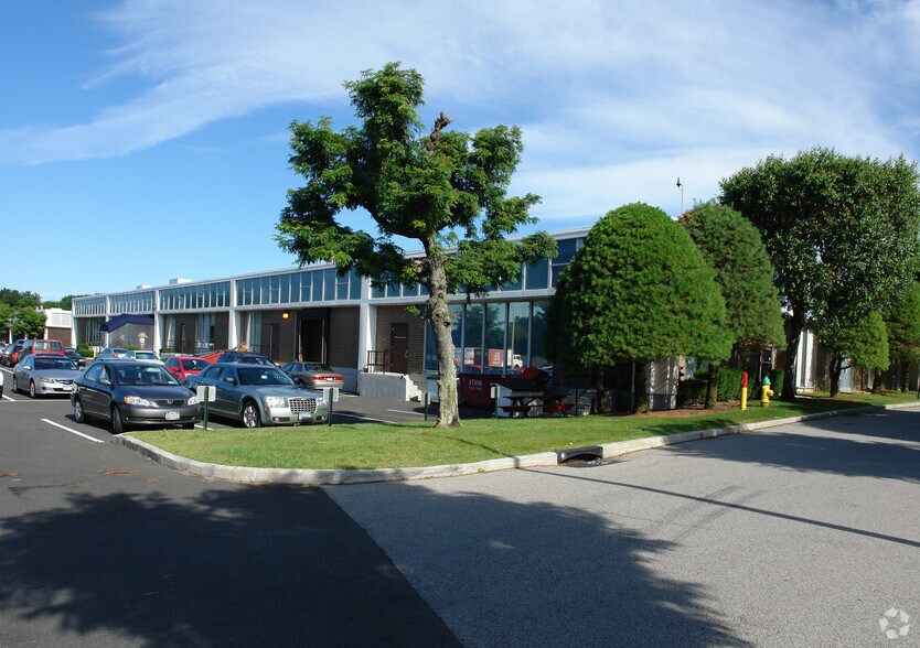 2 Westchester Plz, Elmsford, NY for lease - Building Photo - Image 2 of 7