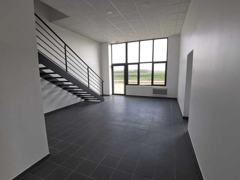 Flex in Saint-Pierre-du-Perray for sale - Interior Photo - Image 2 of 5