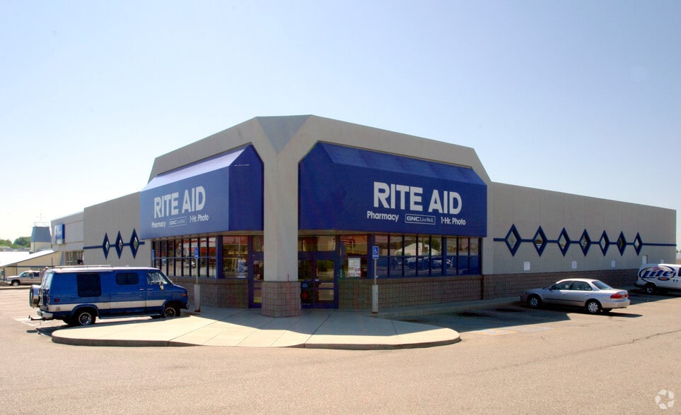 3100-3118 E Saginaw St, Lansing, MI for lease - Building Photo - Image 2 of 3