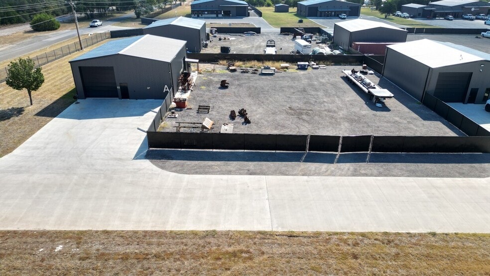 Linkenn Business Park portfolio of 15 properties for sale on LoopNet.com - Building Photo - Image 3 of 5