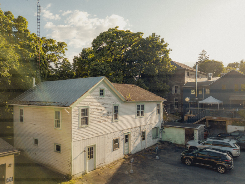 221 Main St, Germantown, NY for sale - Primary Photo - Image 1 of 16