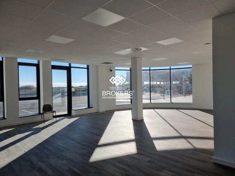 Office in Mauguio for lease - Interior Photo - Image 1 of 3