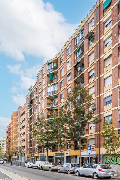 Multifamily in Barcelona, Barcelona for sale - Primary Photo - Image 1 of 2