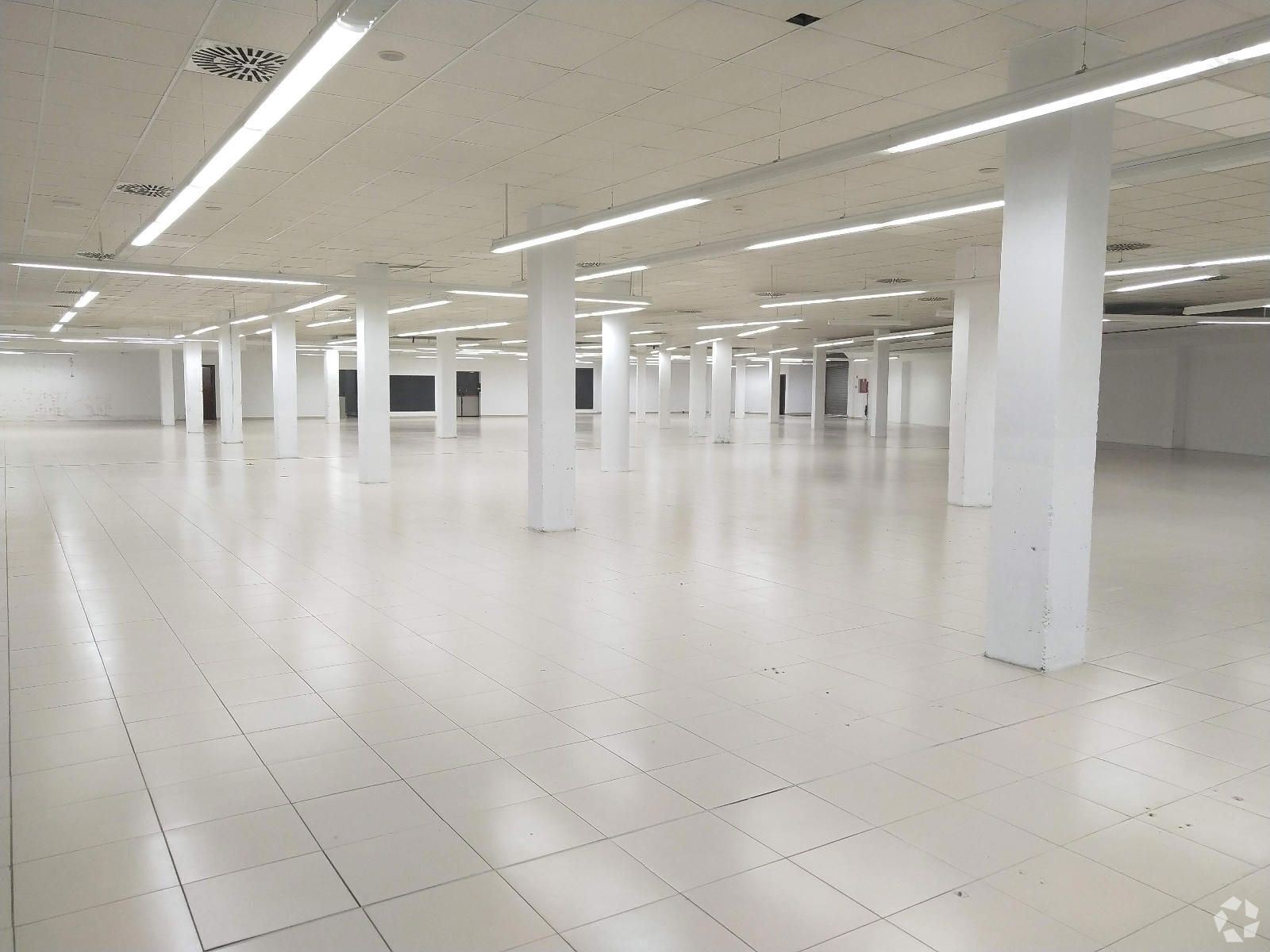 Retail in Cabanillas del Campo, Guadalajara for lease Interior Photo- Image 1 of 2