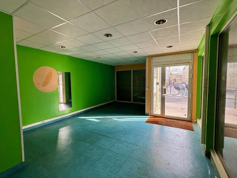 Retail in Paris for lease - Interior Photo - Image 2 of 5