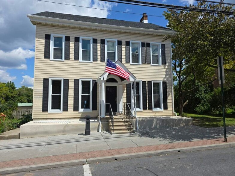 121 S Main St, Alburtis, PA for lease - Primary Photo - Image 1 of 9