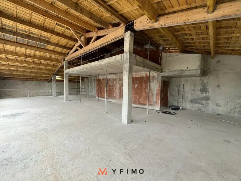 Retail in Aubergenville for sale - Construction Photo - Image 3 of 5