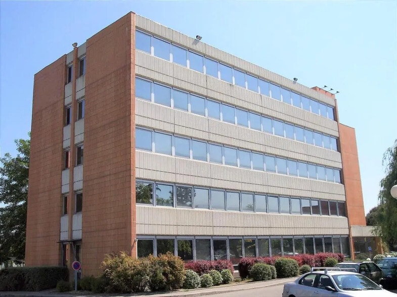 Office in Toulouse for lease - Building Photo - Image 2 of 8