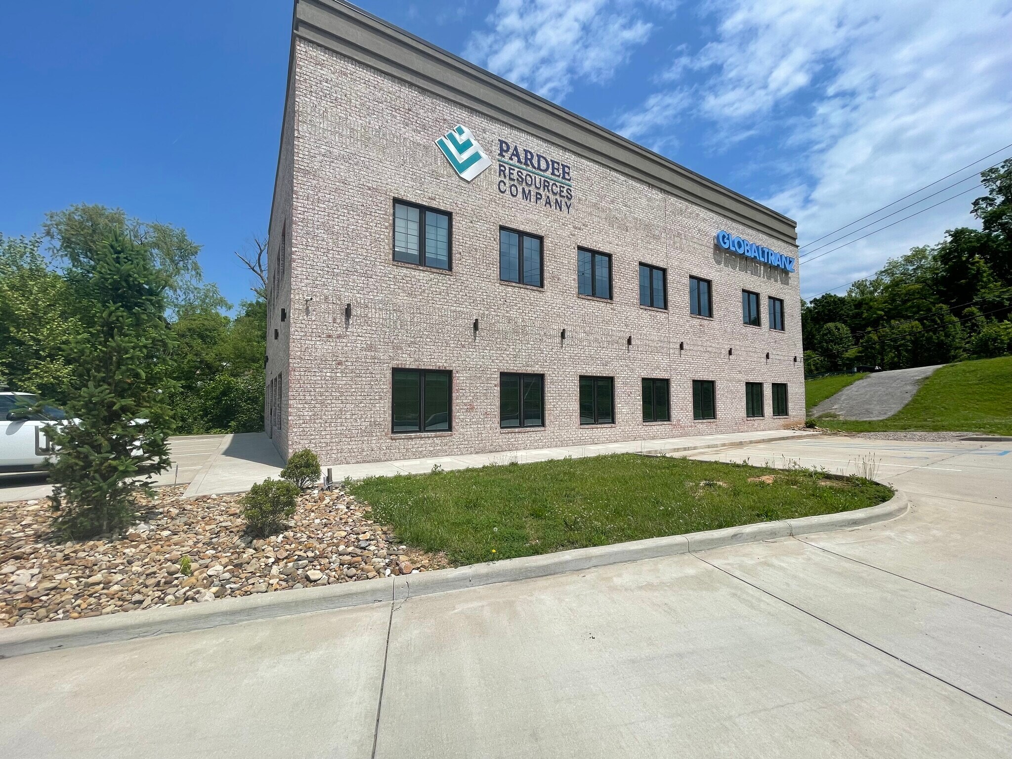 3574 Teays Valley Rd, Hurricane, WV for sale Primary Photo- Image 1 of 1