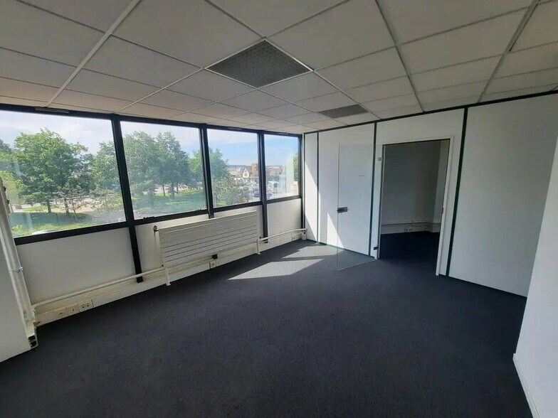 Office in Sotteville-lès-Rouen for lease - Building Photo - Image 2 of 7