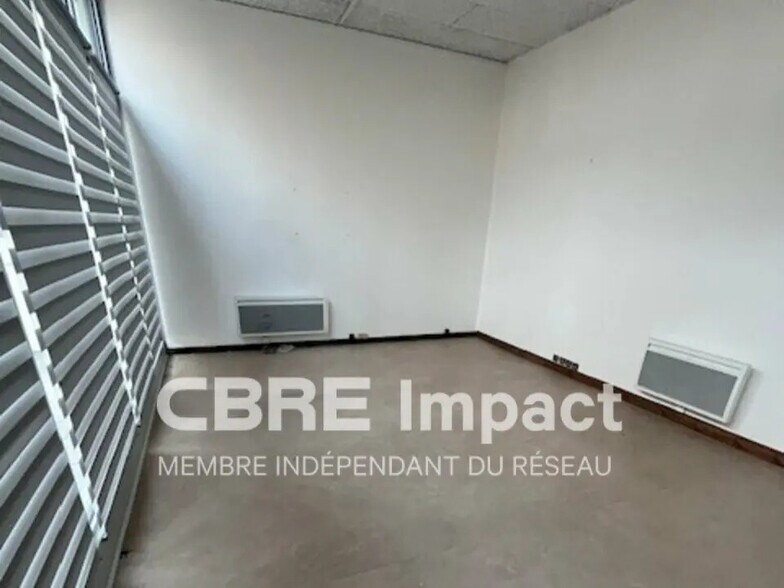 Retail in Dijon for lease - Interior Photo - Image 2 of 5