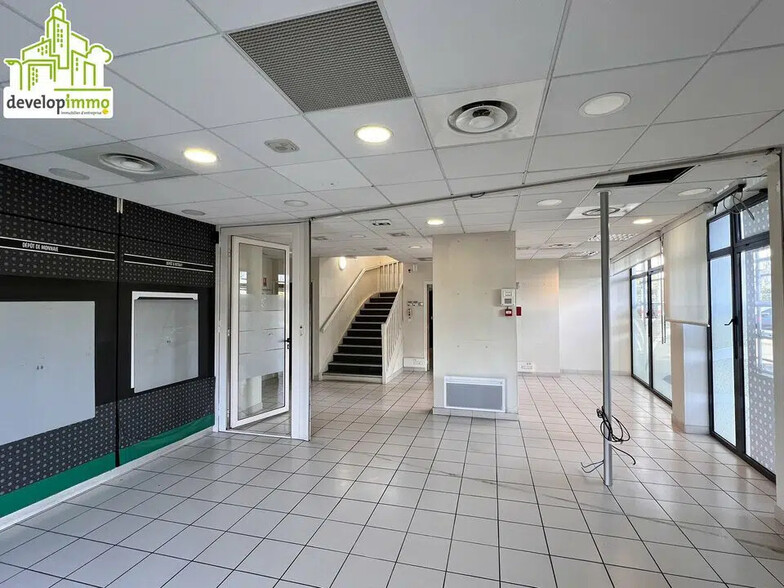 Office in Caen for lease - Interior Photo - Image 3 of 8