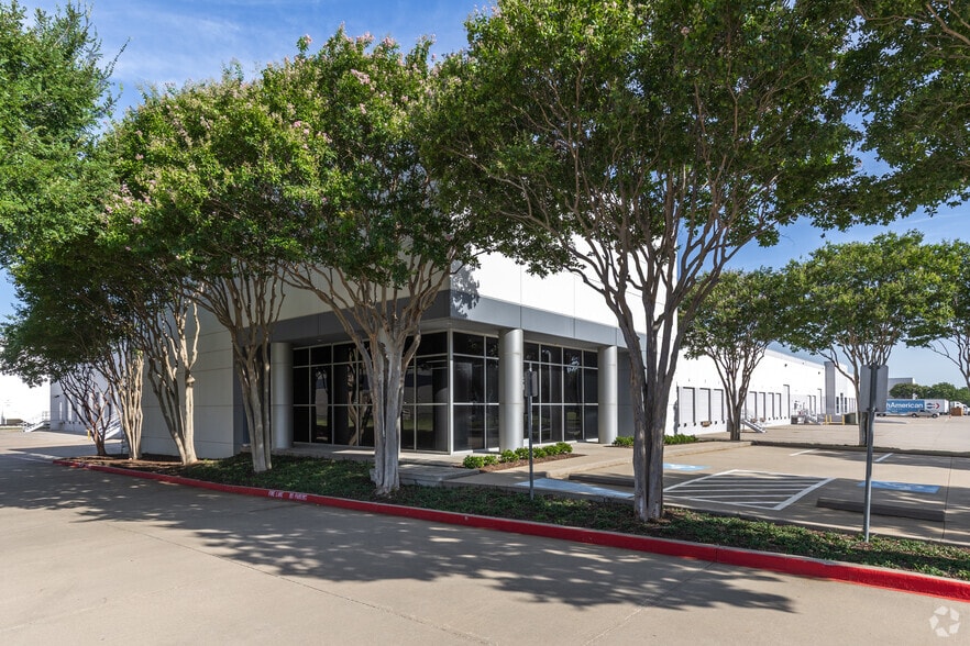 1011 N Royal Ln, Dallas, TX for sale - Building Photo - Image 1 of 1