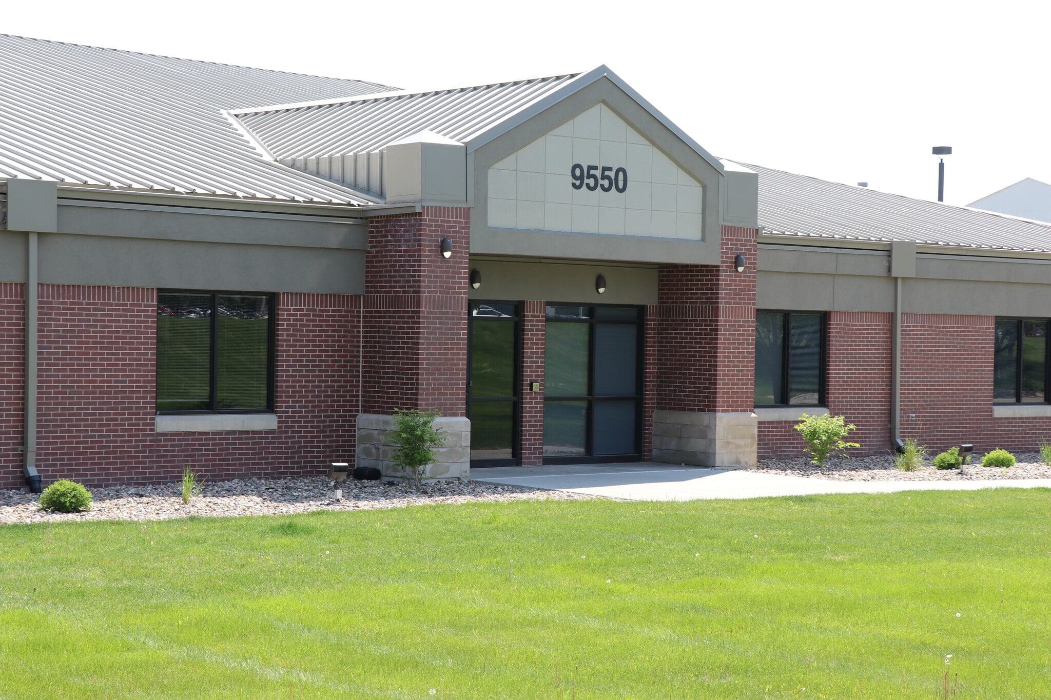 9550 Hickman Rd, Clive, IA for sale Building Photo- Image 1 of 2