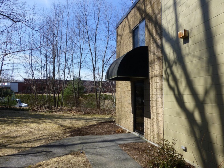 803 Lancaster St, Leominster, MA 01453