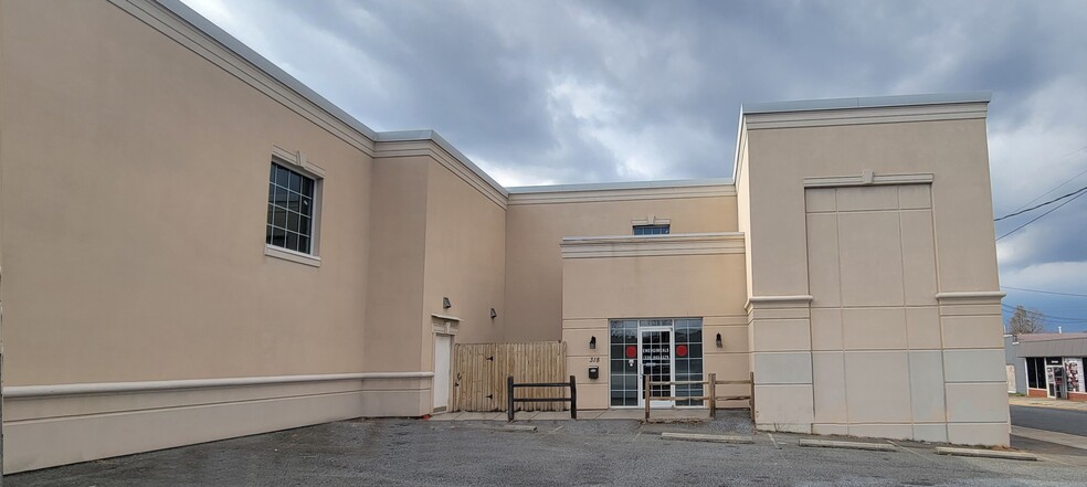 318 N Main St, Lexington, NC for lease - Building Photo - Image 2 of 2