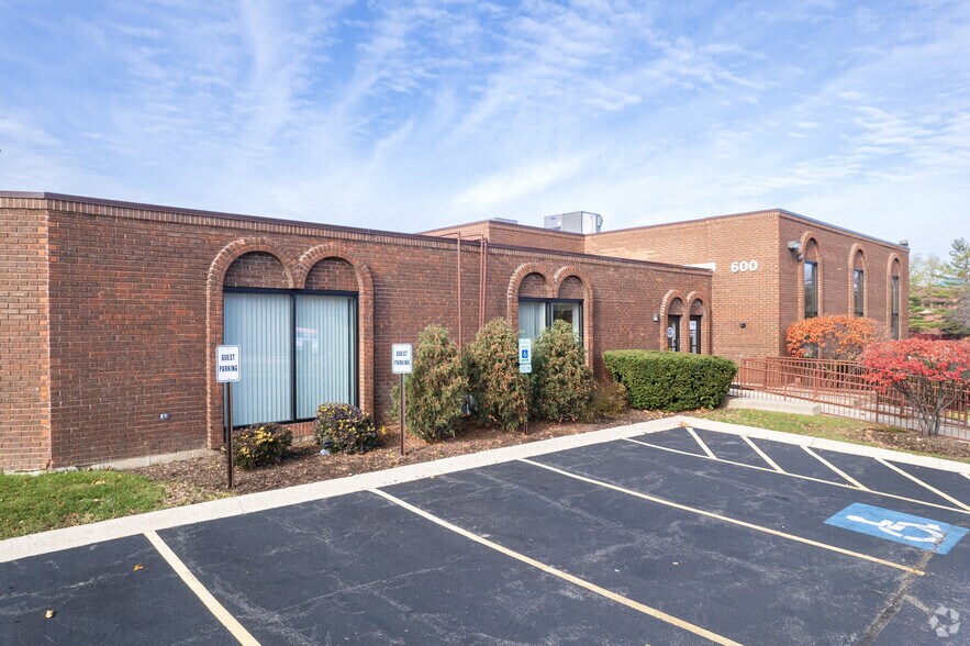 First Bank And Trust Palatine Il 600 N First Bank Dr, Palatine, IL 60067 - Flex for Lease | LoopNet