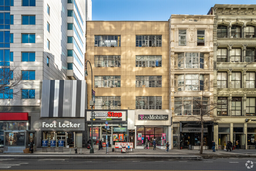 30-32 E 14th St, New York, NY for lease - Building Photo - Image 1 of 3