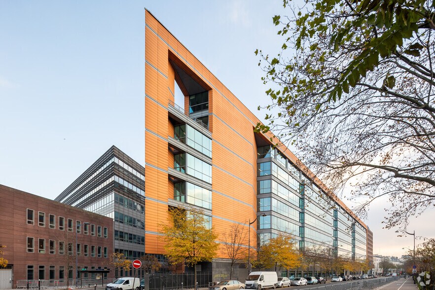 Office in Montreuil for lease - Building Photo - Image 2 of 6