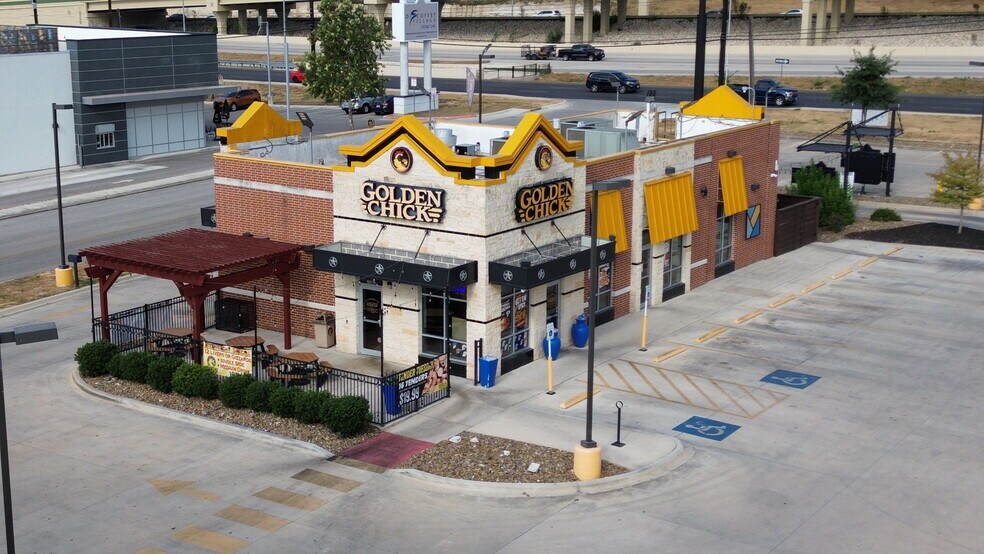 Golden Chick - 4 Stores - All or Part portfolio of 4 properties for sale on LoopNet.com - Building Photo - Image 3 of 4