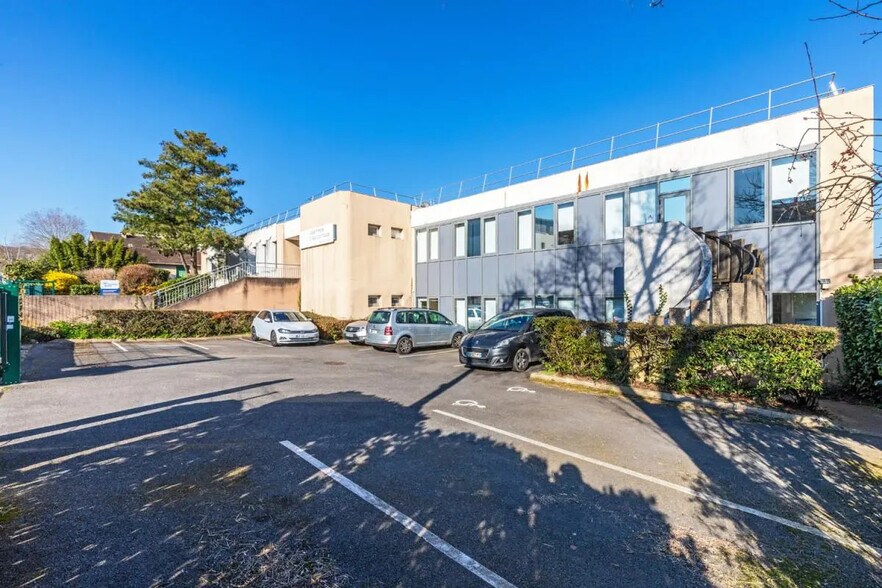 33 Avenue De Poissy, Chanteloup-les-Vignes for sale - Building Photo - Image 2 of 14