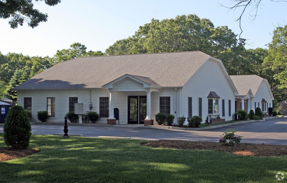 2850 S County Trl, East Greenwich, RI for sale - Primary Photo - Image 1 of 1