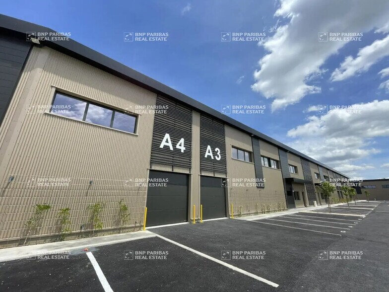 Office in Launaguet for lease - Building Photo - Image 2 of 17