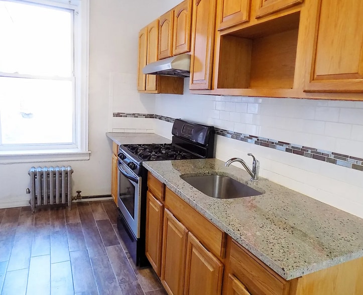 637 Hegeman Ave, Brooklyn, NY for sale - Interior Photo - Image 3 of 15
