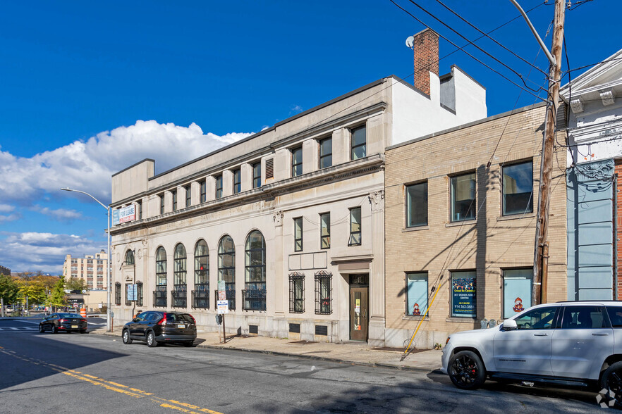 22-28 W 1st St, Mount Vernon, NY for lease - Primary Photo - Image 1 of 20