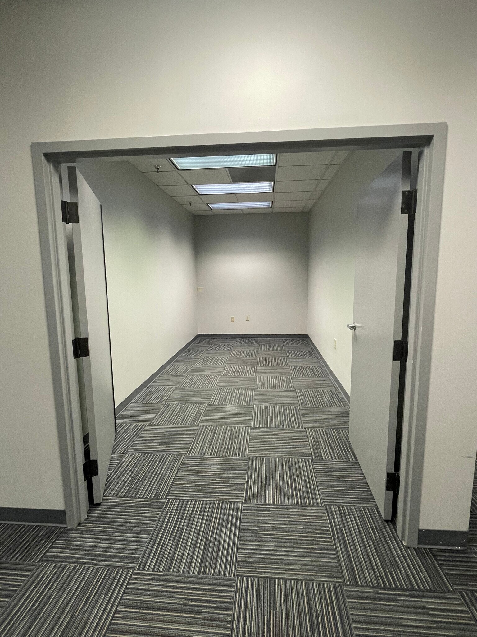 2000 Lake Park Dr SE, Smyrna, GA for lease Interior Photo- Image 1 of 8