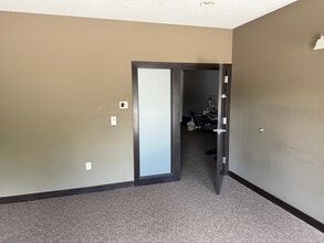 330 E Main St, Rockton, IL for lease Interior Photo- Image 1 of 4