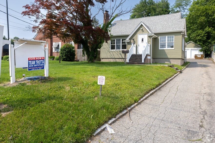 153 Main St, Kings Park, NY for sale - Building Photo - Image 2 of 25