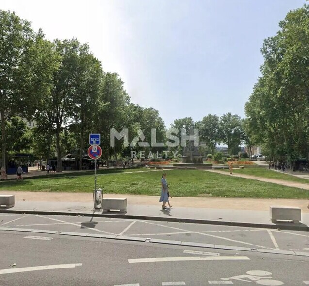 Retail in Lyon for lease - Building Photo - Image 3 of 4