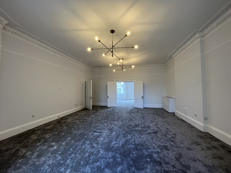 11 Upper Grosvenor St, London for lease - Interior Photo - Image 2 of 4