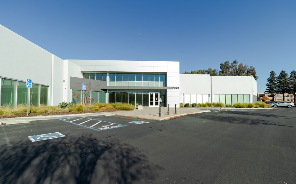 2520 Junction Ave, San Jose, CA for lease - Building Photo - Image 2 of 8