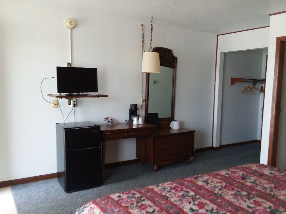 2010 E Main St, Lamoni, IA 50140