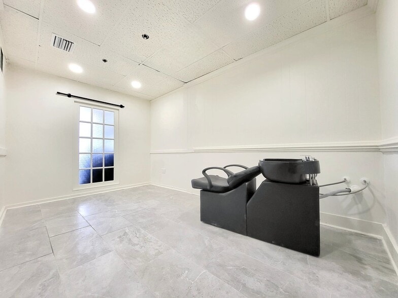 1320 SE Federal Hwy, Stuart, FL for lease - Building Photo - Image 1 of 18