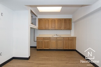 18-17 42nd St, Astoria, NY for lease Interior Photo- Image 2 of 10