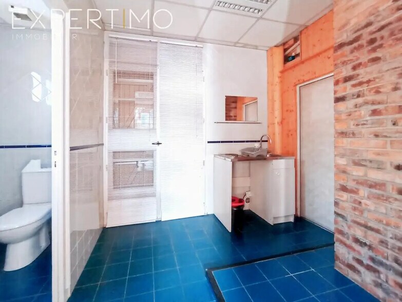 Flex in Longjumeau for lease - Interior Photo - Image 2 of 7