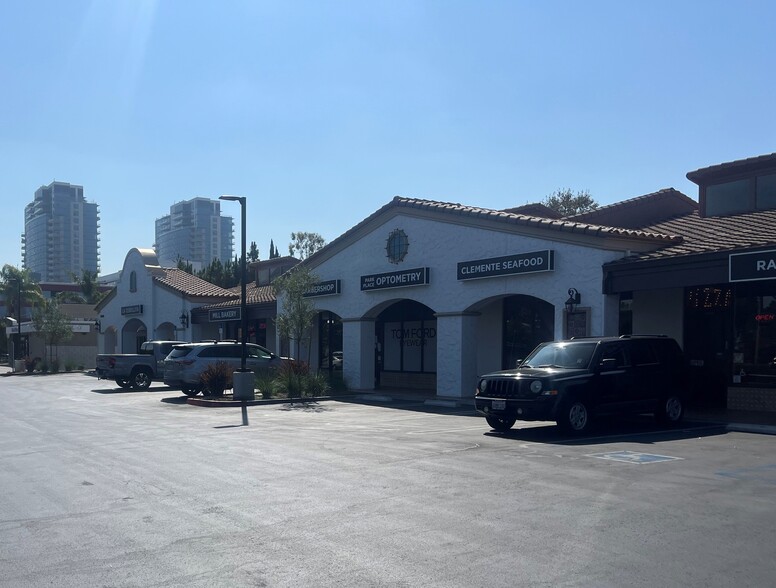 110-140 W MacArthur Blvd, Santa Ana, CA for lease - Building Photo - Image 1 of 5