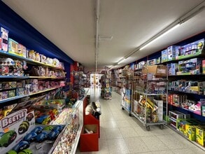 Retail in Barcelona, Barcelona for lease Interior Photo- Image 2 of 4