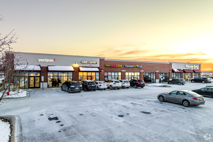 1852-1866 Towne Centre Dr, North Aurora, IL for lease - Building Photo - Image 3 of 26