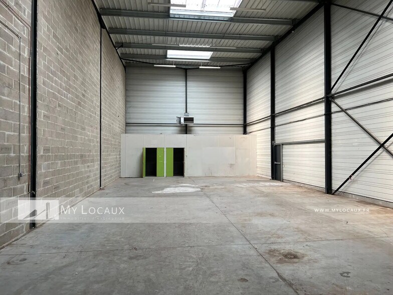 Flex in Stains for lease - Interior Photo - Image 3 of 8