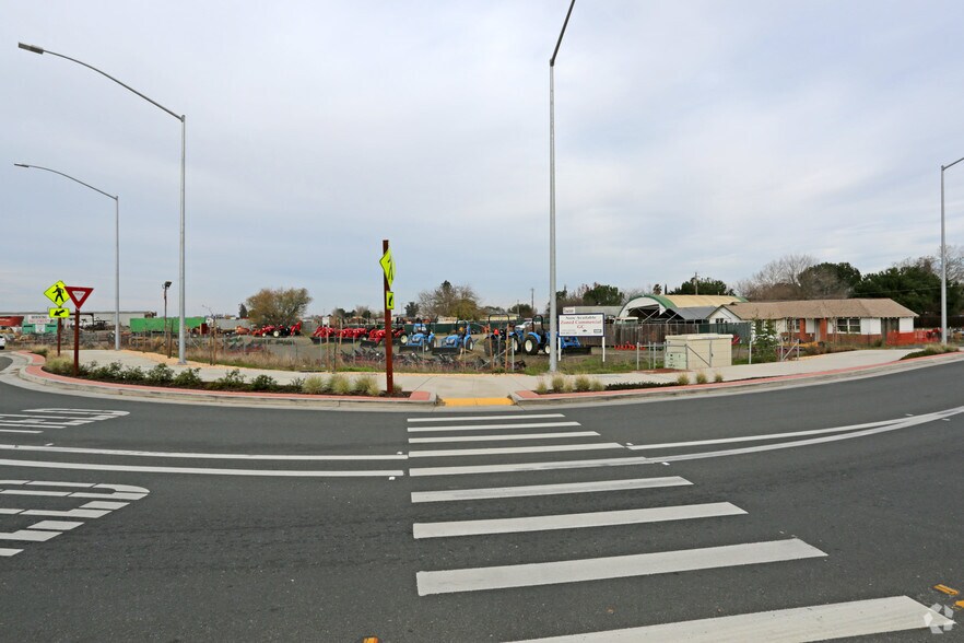 10305 Twin Cities Rd, Galt, CA 95632