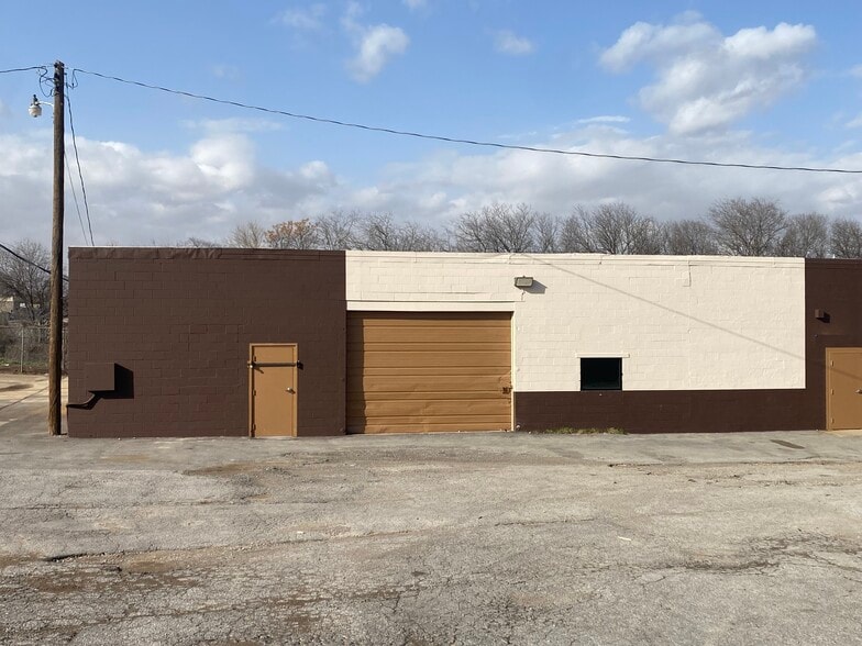 2463 S Riverside Dr, Fort Worth, TX for sale - Building Photo - Image 3 of 6